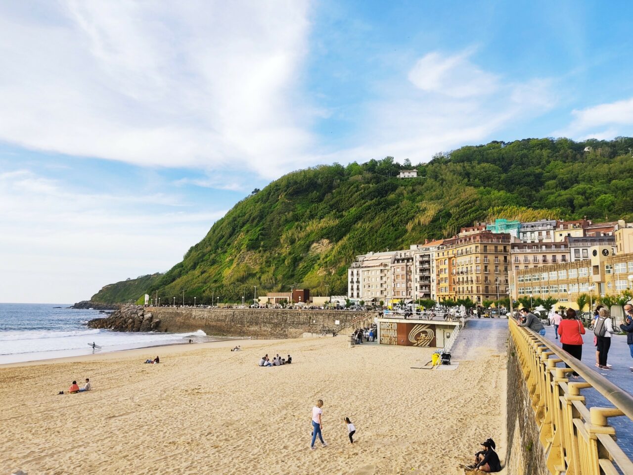 Craft beer in Spain: Brewery visits in the Basque Country Coastal view in San Sebastian | Craft beer in the Basque Country, Spain | Craft Beer Nomads