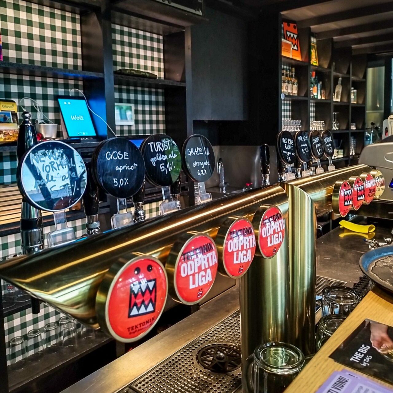 Craft beer in Ljubljana: Beer lover's delight in the heart of Slovenia Tektonik brewery taproom TektoniX | Craft beer in Ljubljana, Slovenia | Craft Beer Nomads