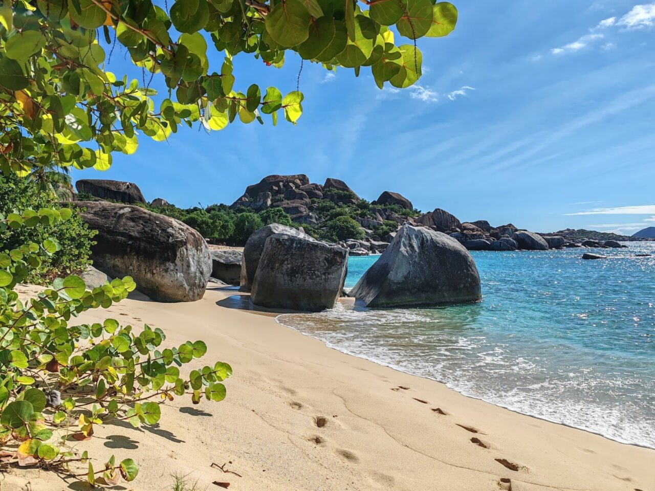 Craft beer in the Caribbean: Hunting local brews under the palm trees Beach view in Virgin Gorda, BVI | Craft beer in the Caribbean islands | Craft Beer Nomads