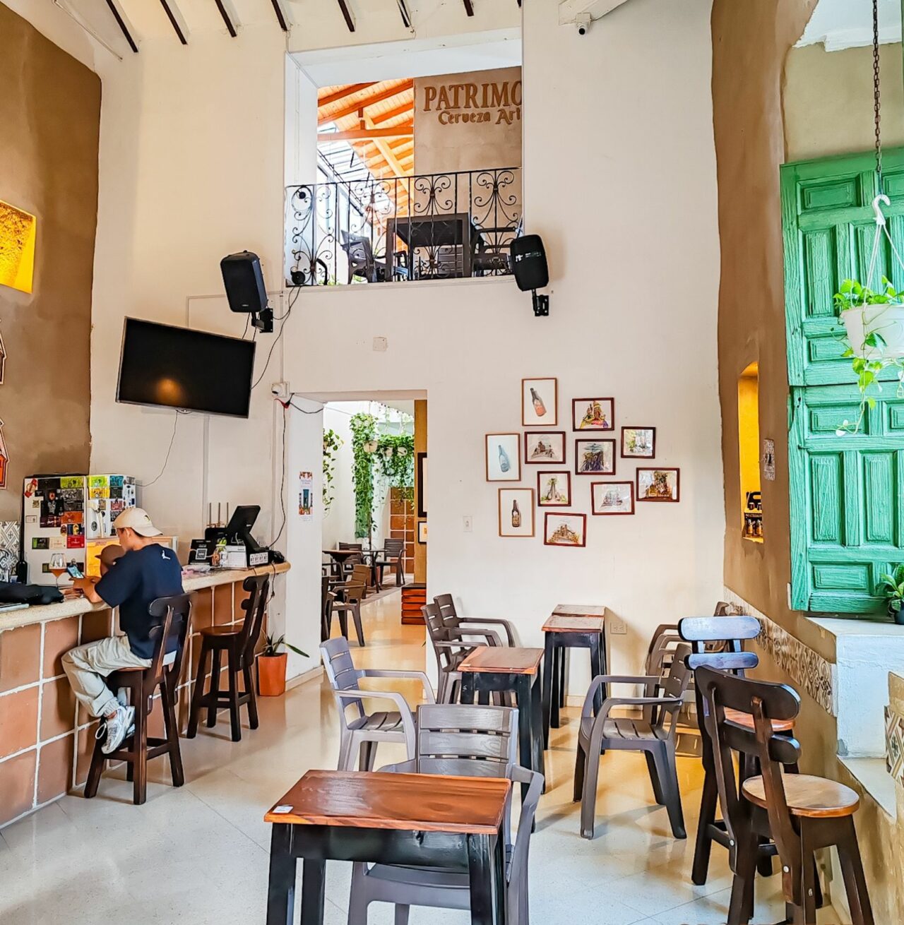 Craft beer in Colombia: Beer traveler's guide to Bogotá, Medellín and beyond Partrimonial Pub, Santa Fe de Antioquia | Craft beer in Colombia | Craft Beer Nomads
